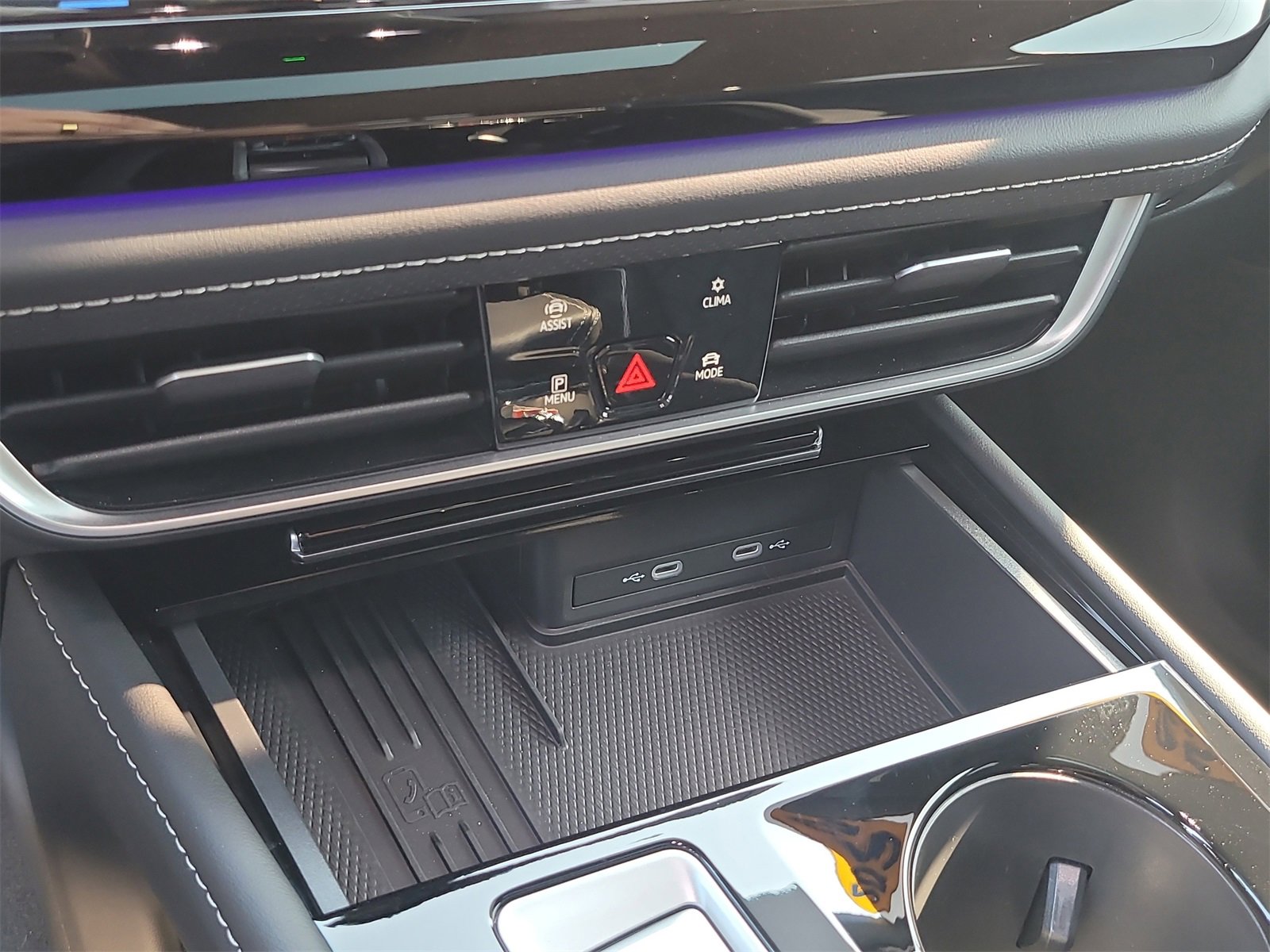 Used 2025 Volkswagen Atlas Cross Sport SEL Premium R-Line image 25