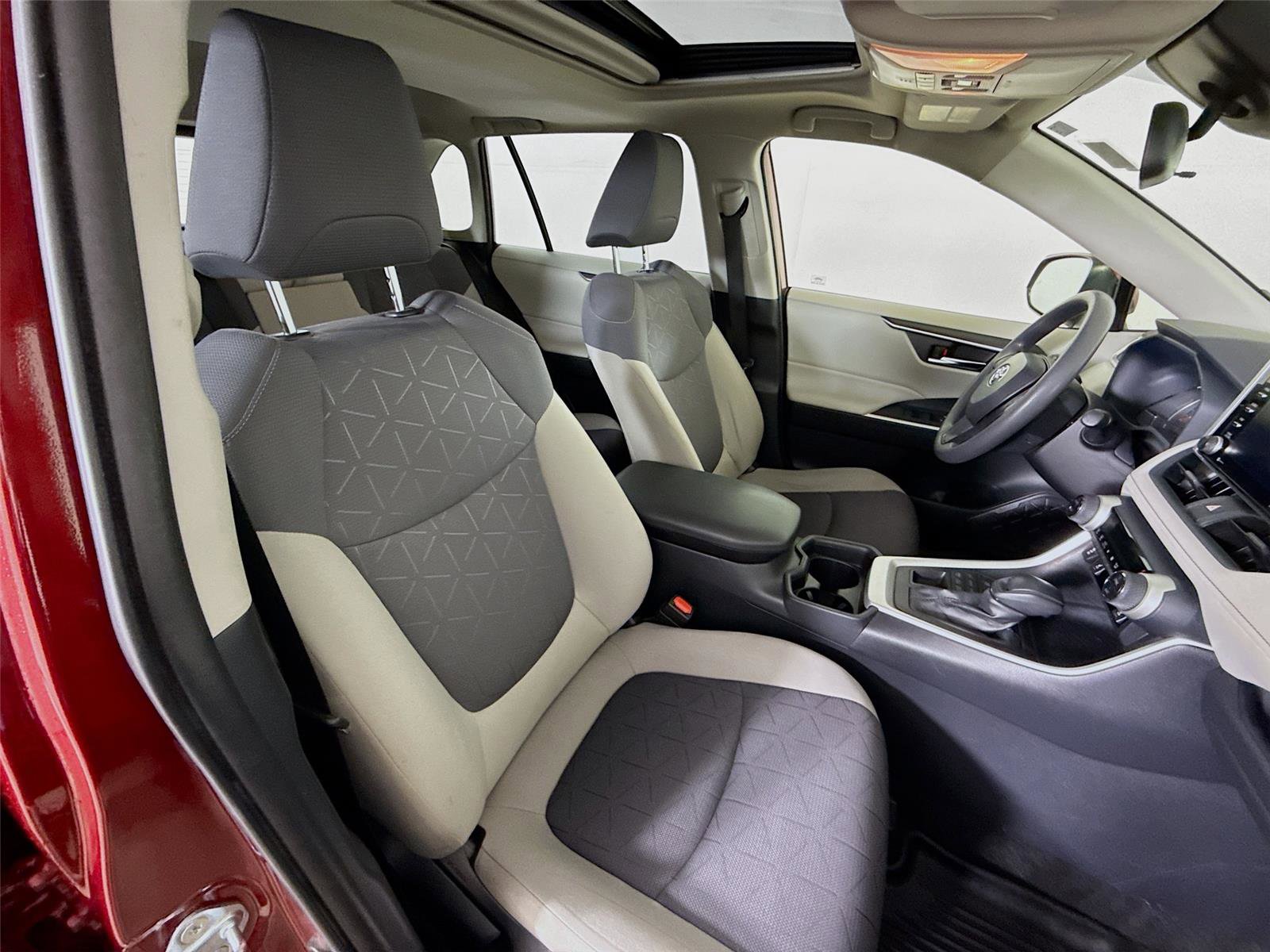 Used 2019 Toyota RAV4 XLE image 29