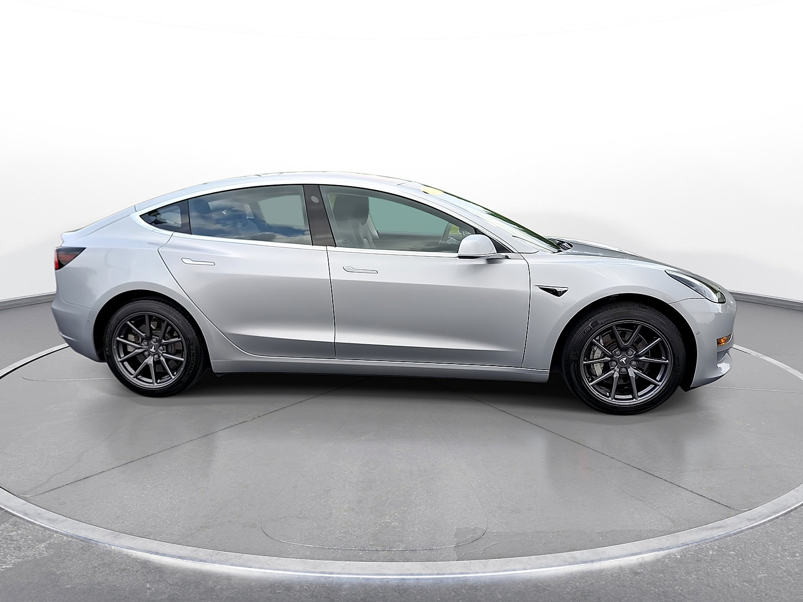 Used 2018 Tesla Model 3 Long Range RWD image 9