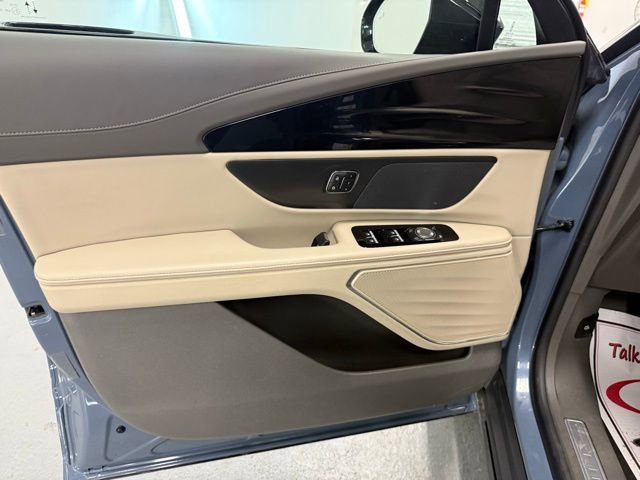 Used 2025 Lincoln Nautilus Premier image 14