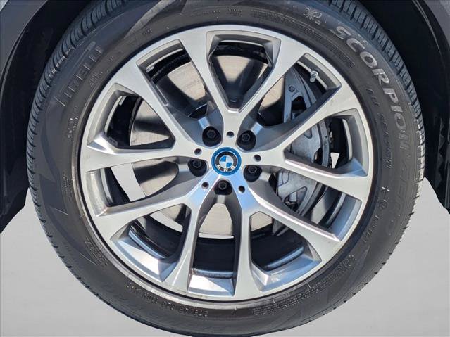 Used 2024 BMW X5 xDrive50e w/ Parking Assistance Package AWD/4WD image 26