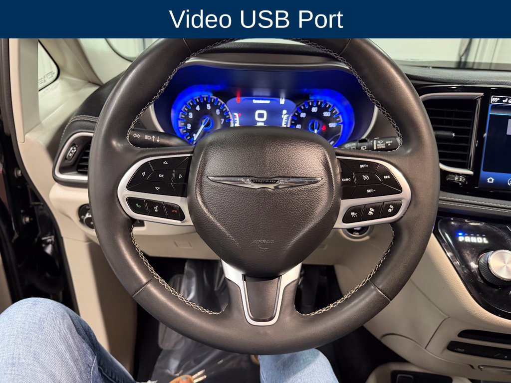 Used 2022 Chrysler Pacifica Touring-L w/ Uconnect Theater Family Group FWD image 42