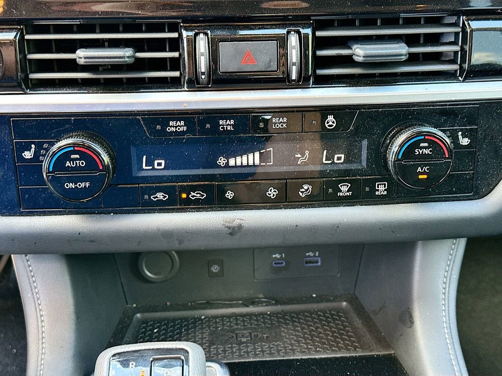 Used 2024 Nissan Pathfinder SL image 16