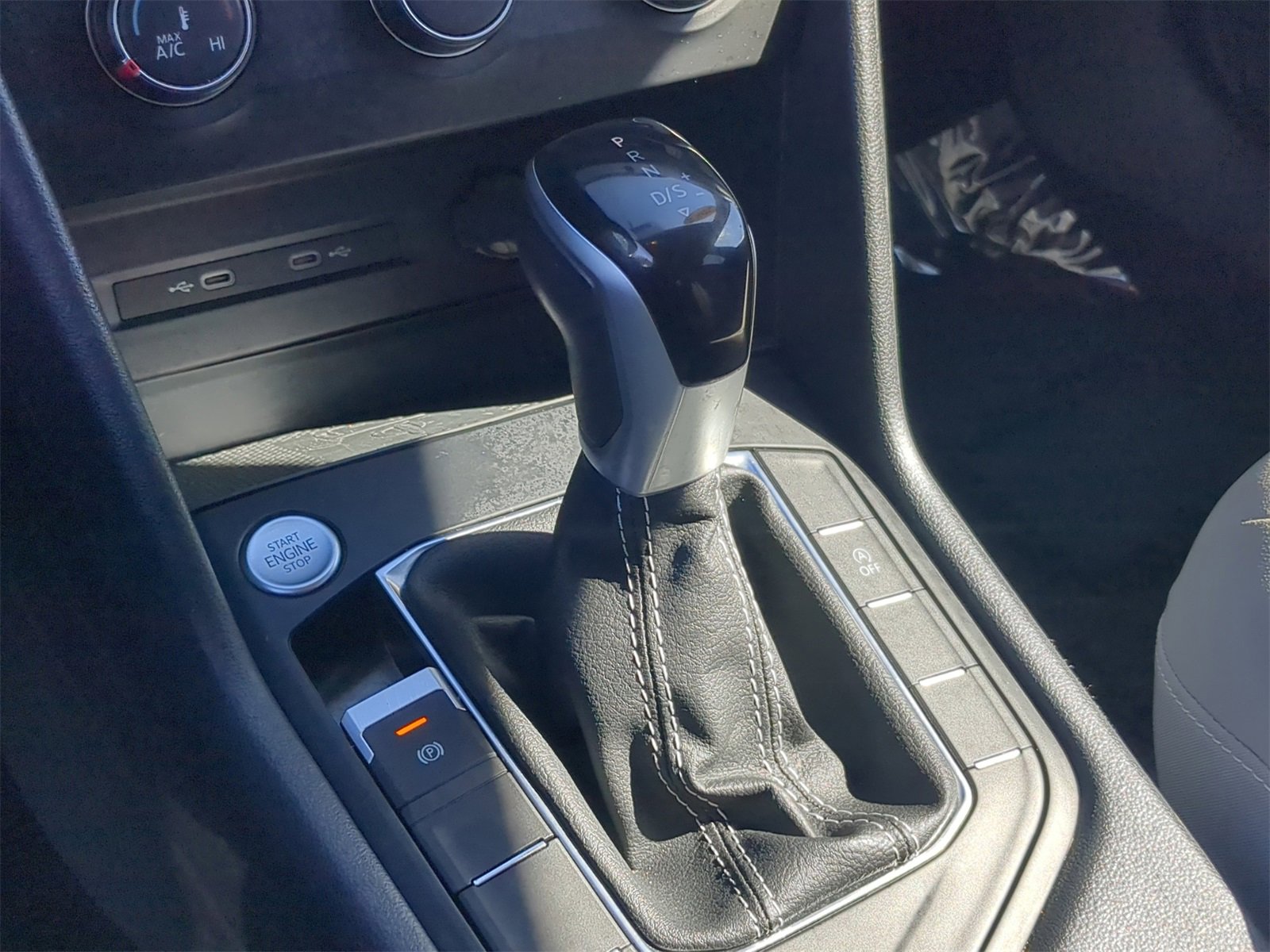 Used 2022 Volkswagen Taos SE image 25