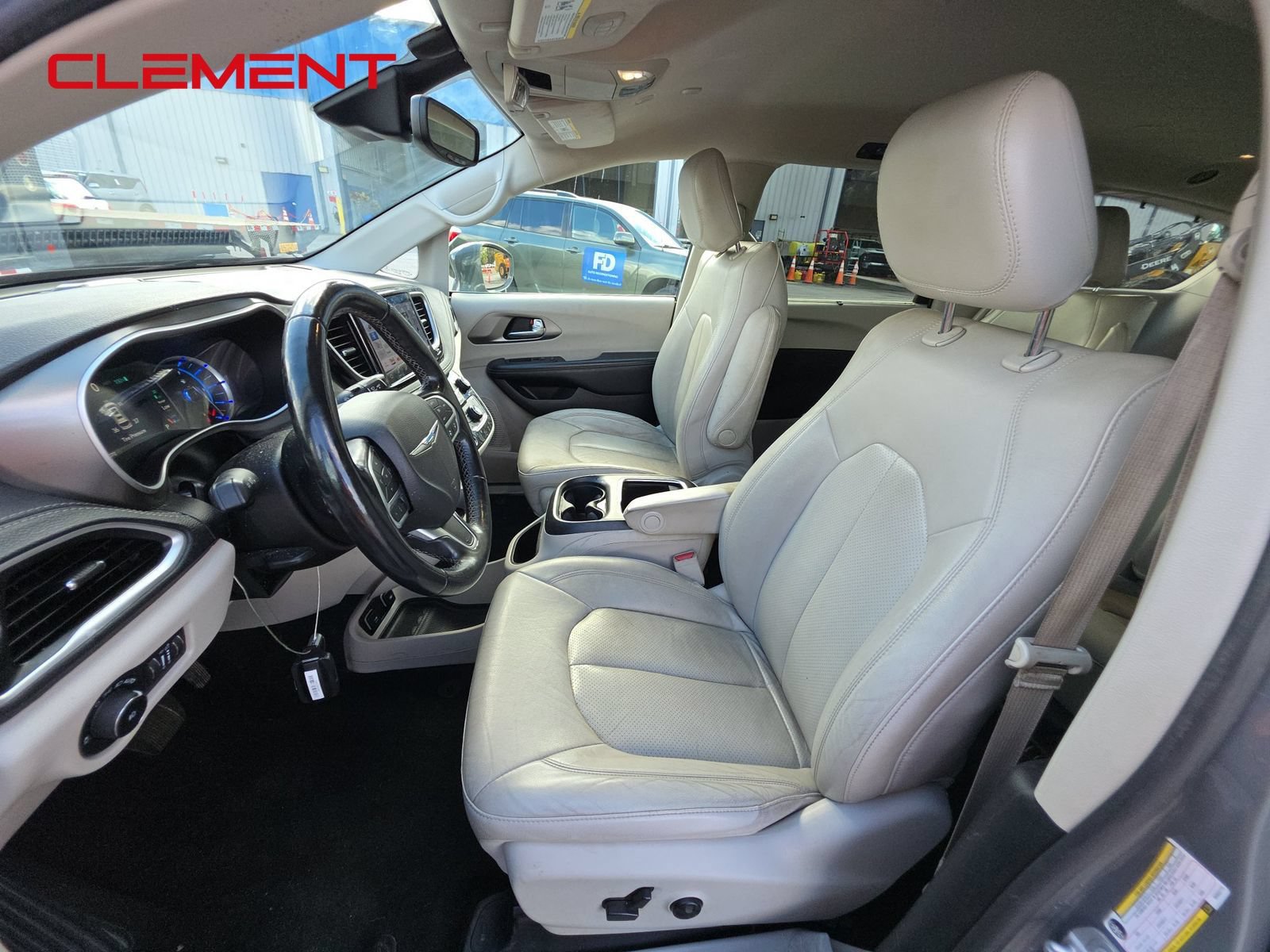 Used 2021 Chrysler Pacifica Touring-L FWD image 3