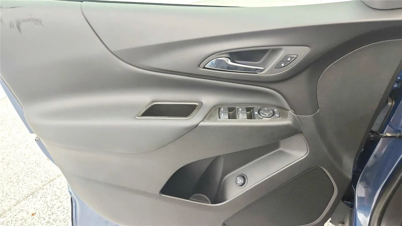 Used 2024 Chevrolet Equinox LT FWD image 32