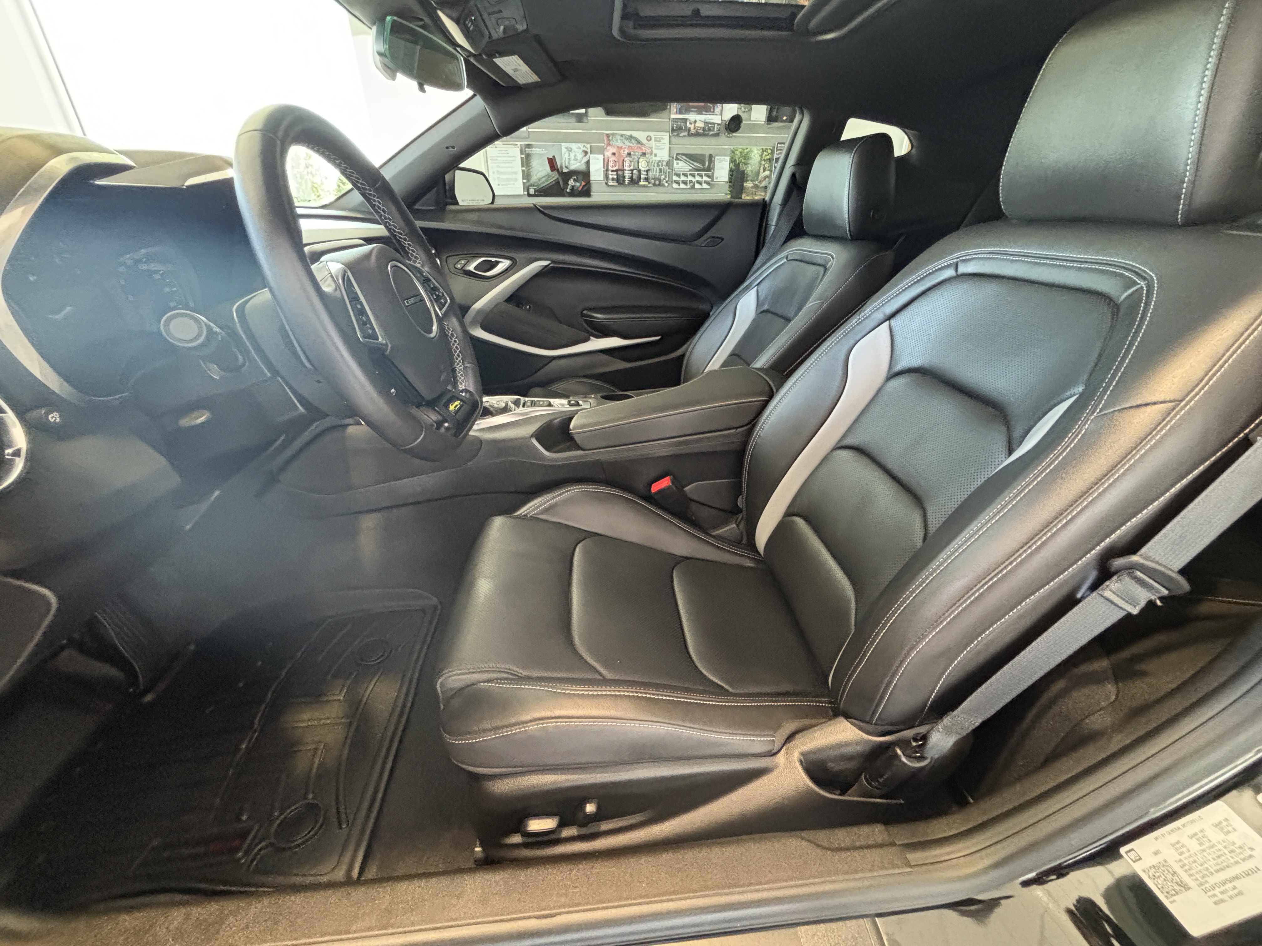 Used 2022 Chevrolet Camaro LT RWD image 8