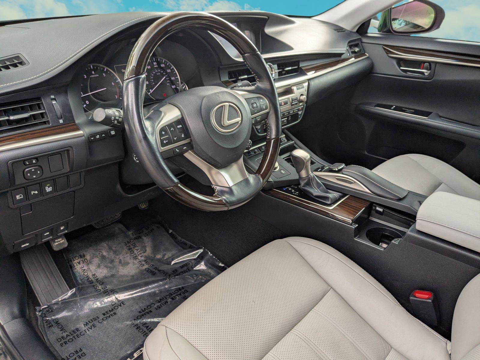 Used 2016 Lexus ES 350 w/ Luxury Package w/Wood Trim FWD image 6