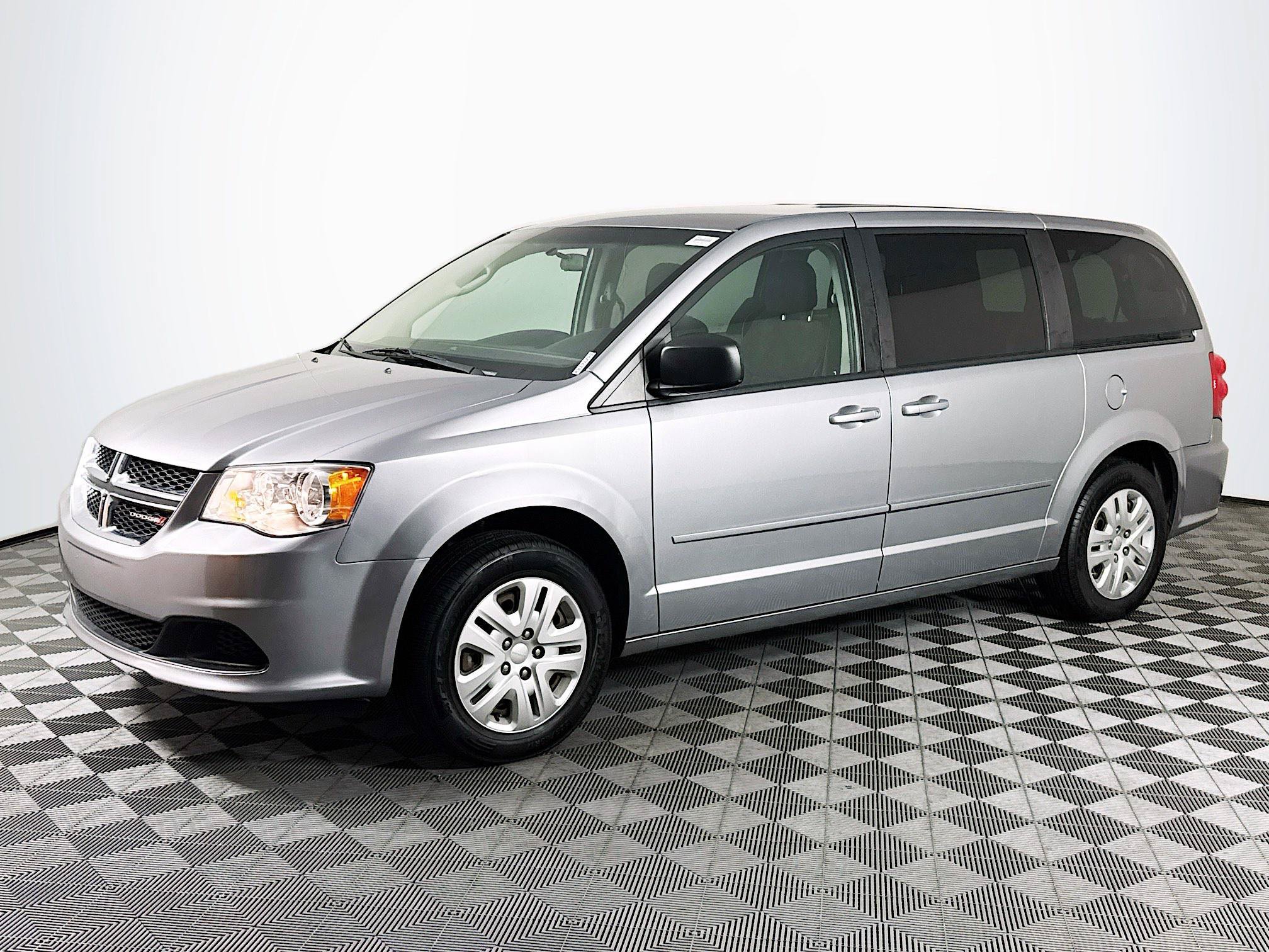 Used 2017 Dodge Grand Caravan SE w/ Power Window Group FWD image 4