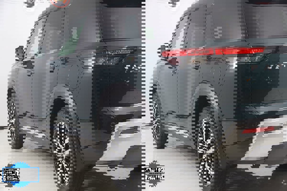 Used 2024 Nissan Pathfinder Platinum w/ Cargo Package image 27