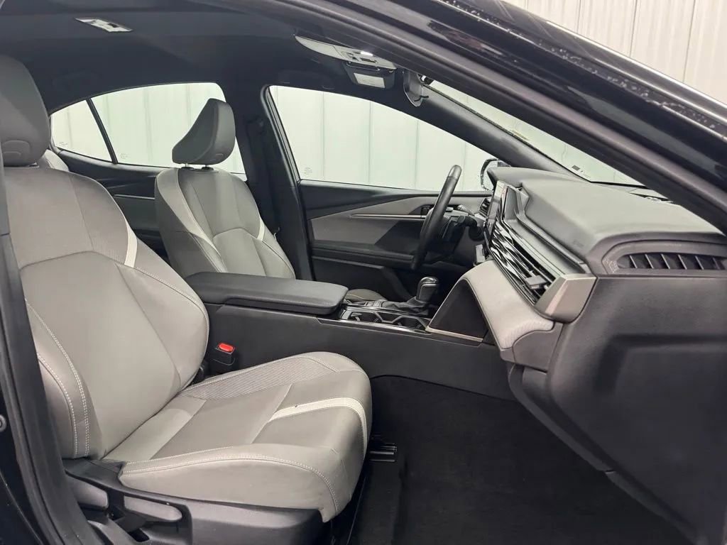 Used 2025 Toyota Camry SE image 15