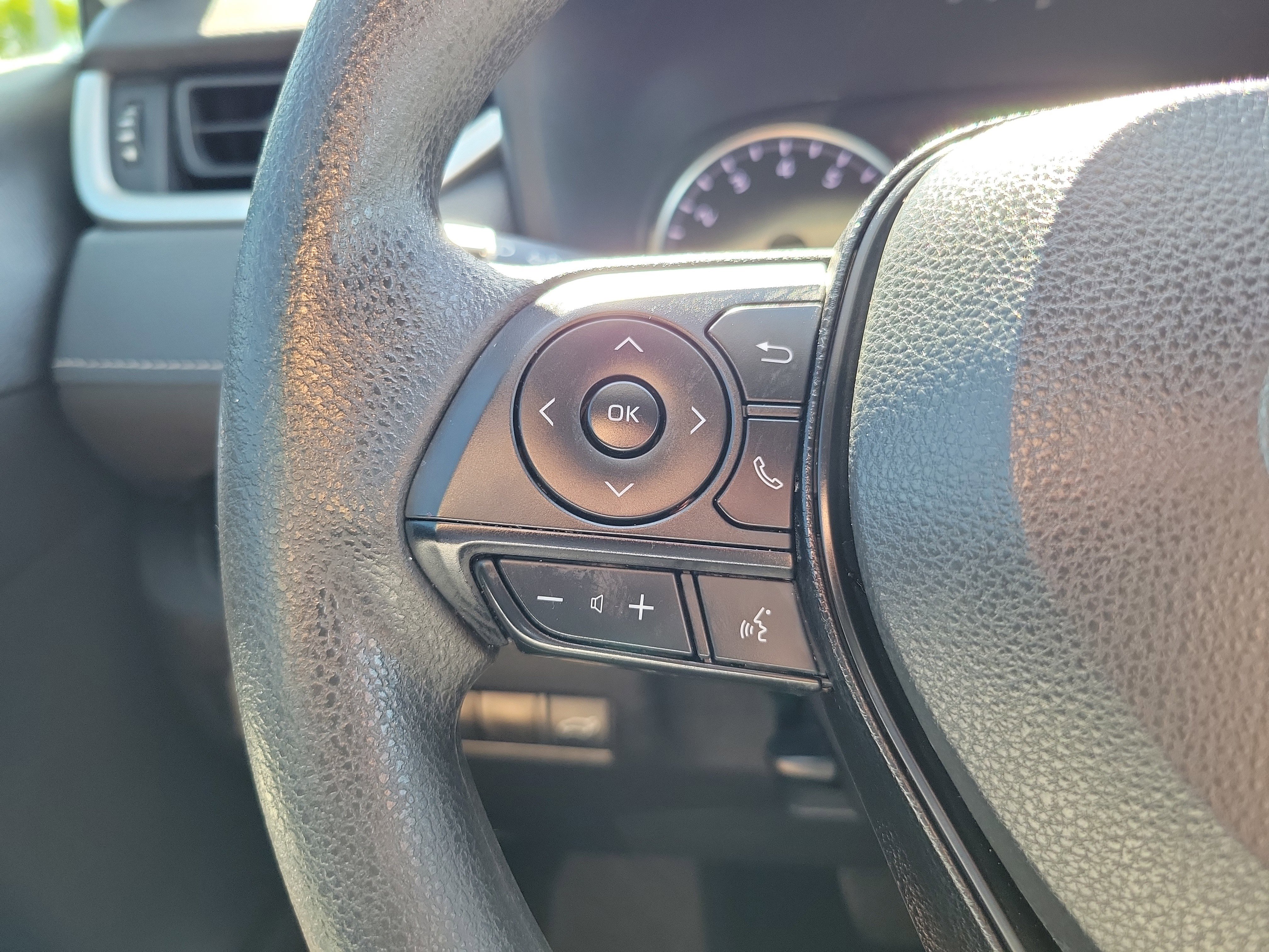 Used 2022 Toyota RAV4 XLE w/ Convenience Package FWD image 22