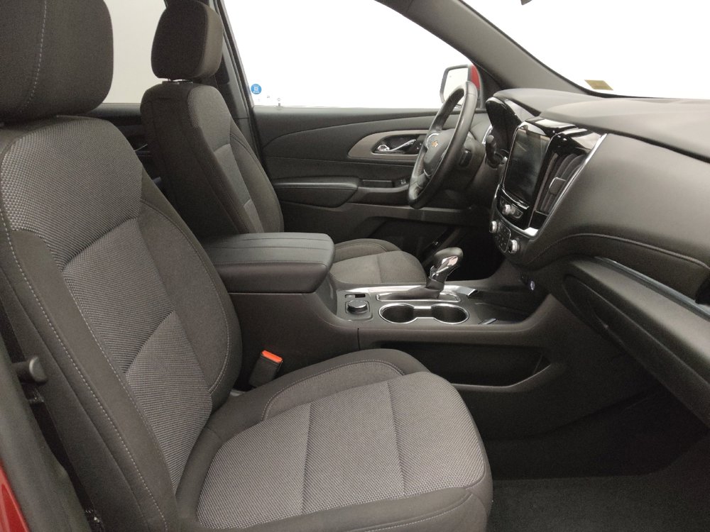 Used 2023 Chevrolet Traverse LT image 21