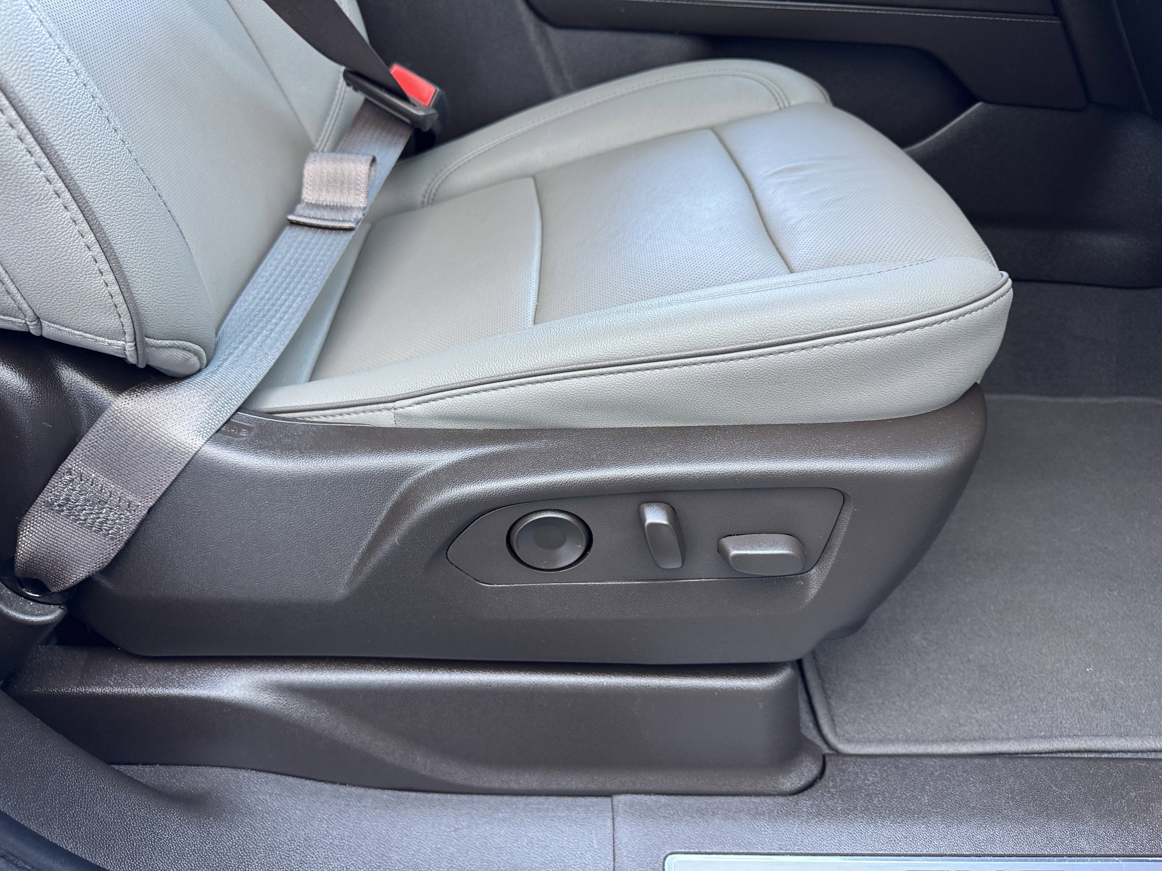 Used 2022 GMC Yukon SLT w/ SLT Luxury Package image 25