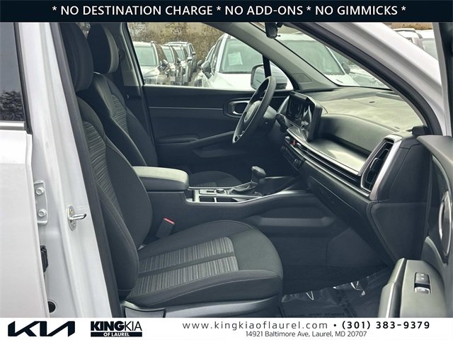 Used 2025 Kia Sorento LX image 16