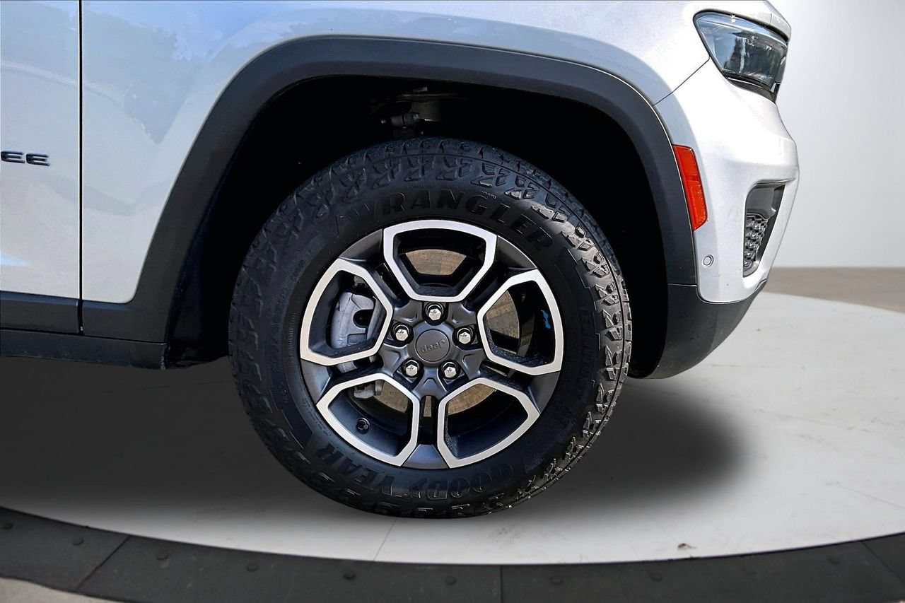 Used 2023 Jeep Grand Cherokee Trailhawk w/ Advanced Protech Group II AWD/4WD image 34