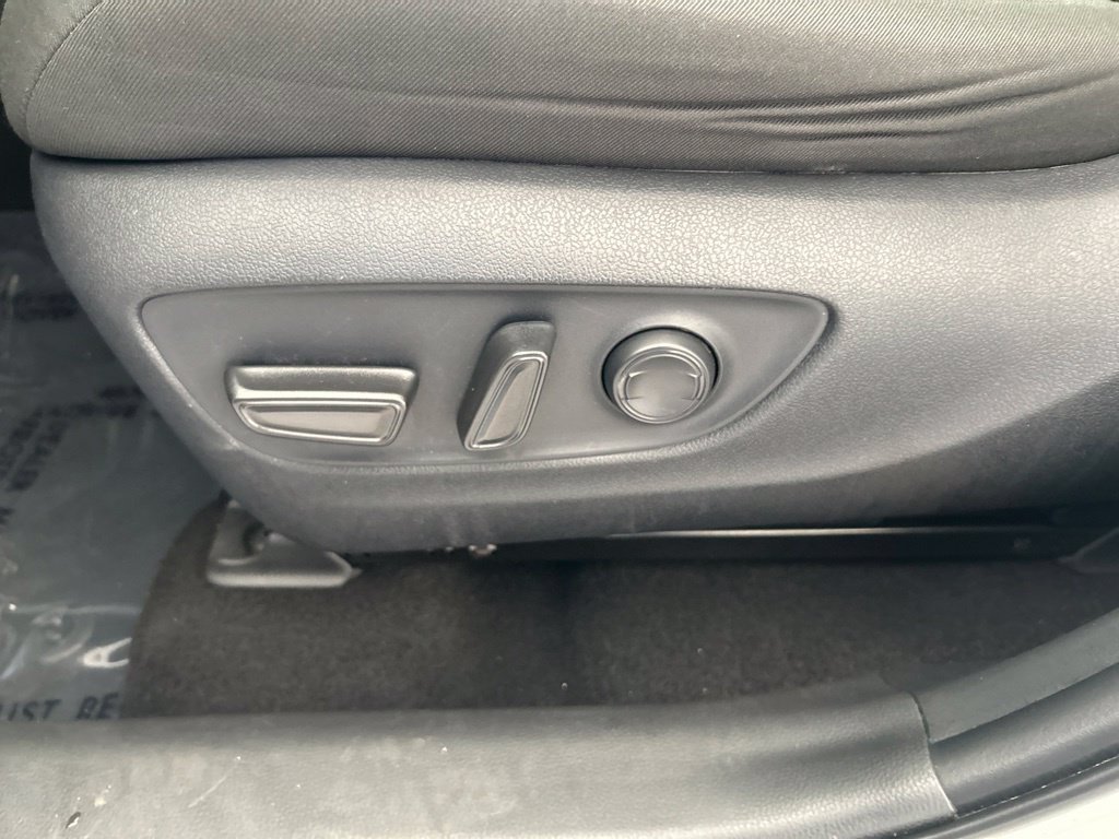Used 2025 Toyota RAV4 XLE FWD image 37