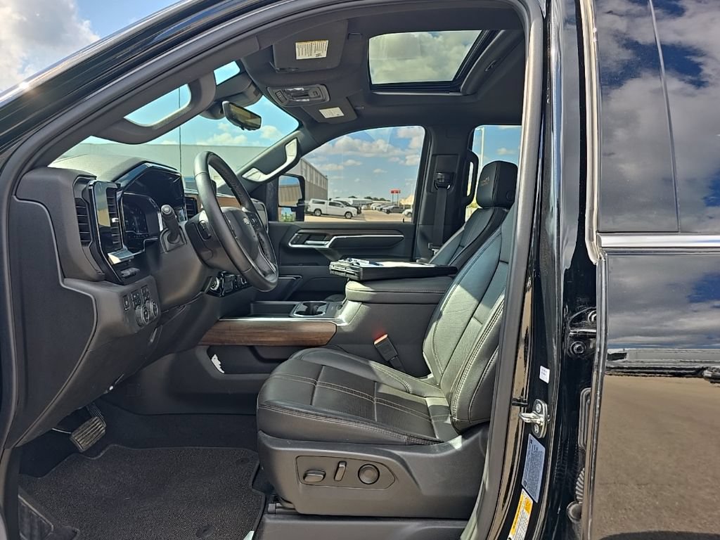 Used 2024 Chevrolet Silverado 3500 High Country w/ High Country Premium Package AWD/4WD image 11