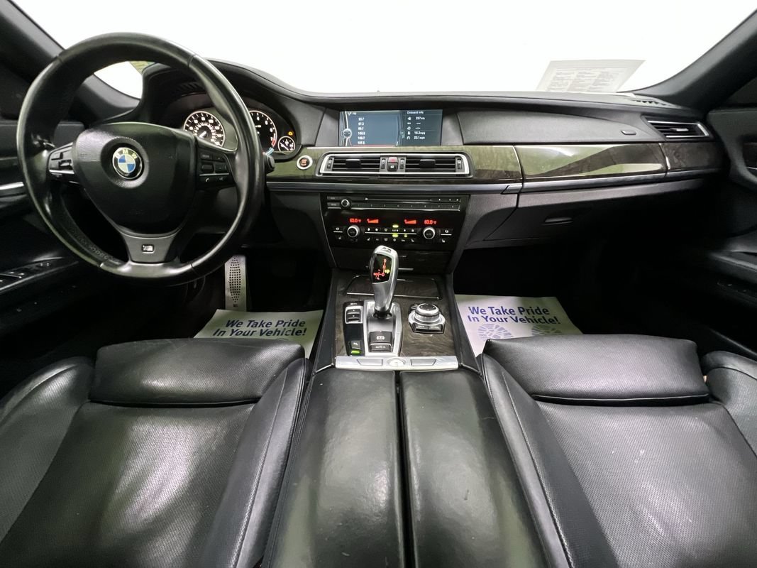 Used 2012 BMW 750i RWD image 17