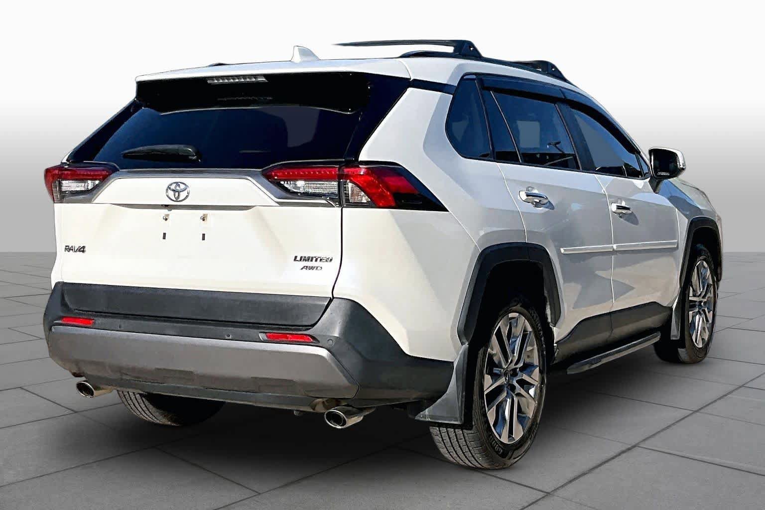 Used 2019 Toyota RAV4 Limited w/ Cold Weather Package AWD/4WD image 13