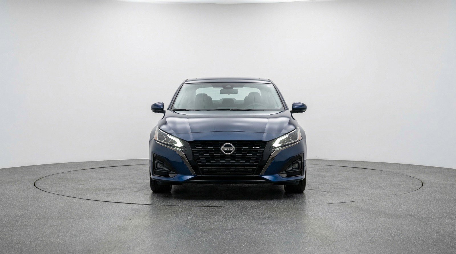 Used 2025 Nissan Altima 2.5 SV image 2