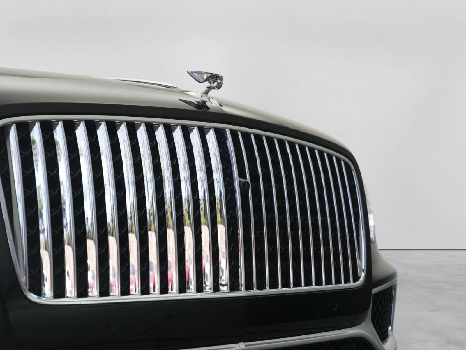 Used 2023 Bentley Flying Spur V8 AWD/4WD image 2