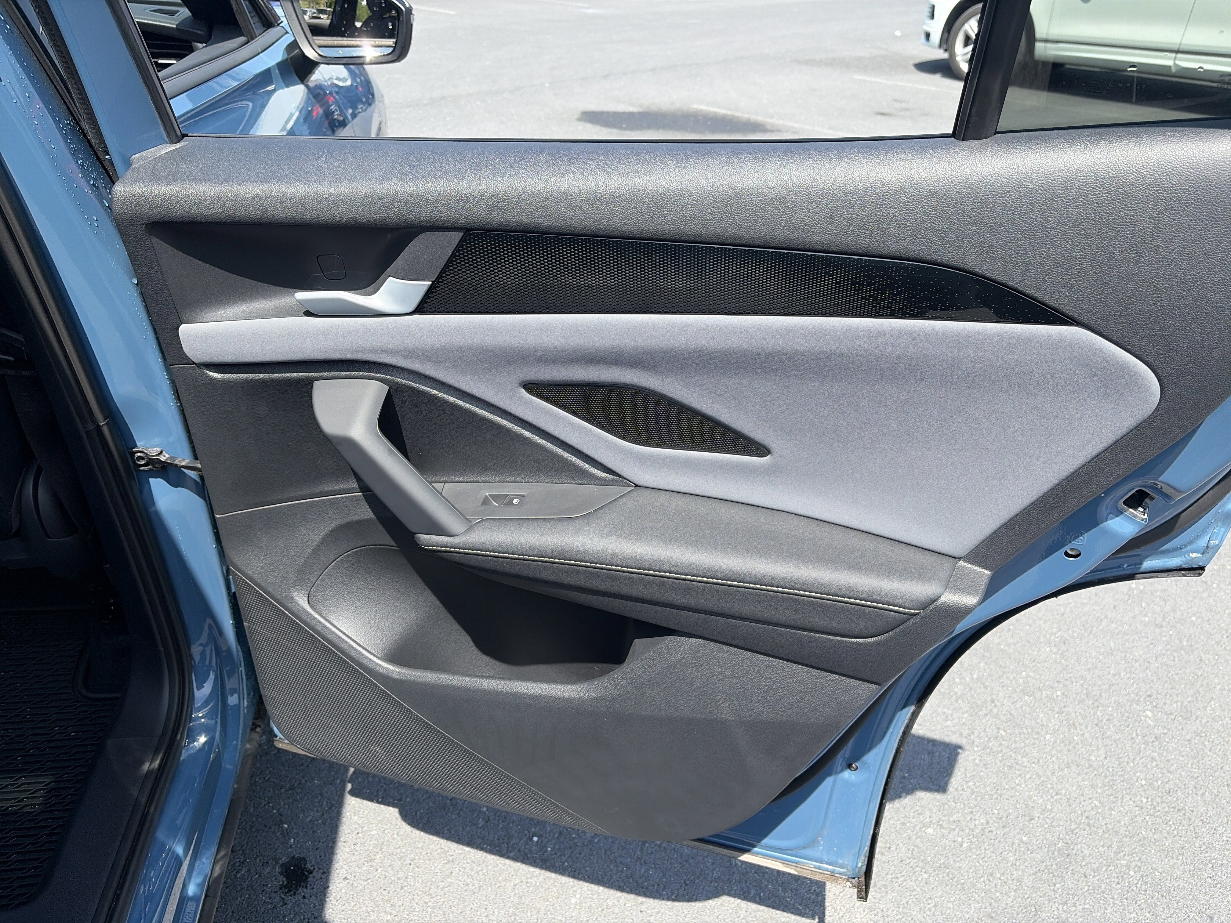 Used 2025 Volkswagen Tiguan SE R-Line AWD/4WD image 34