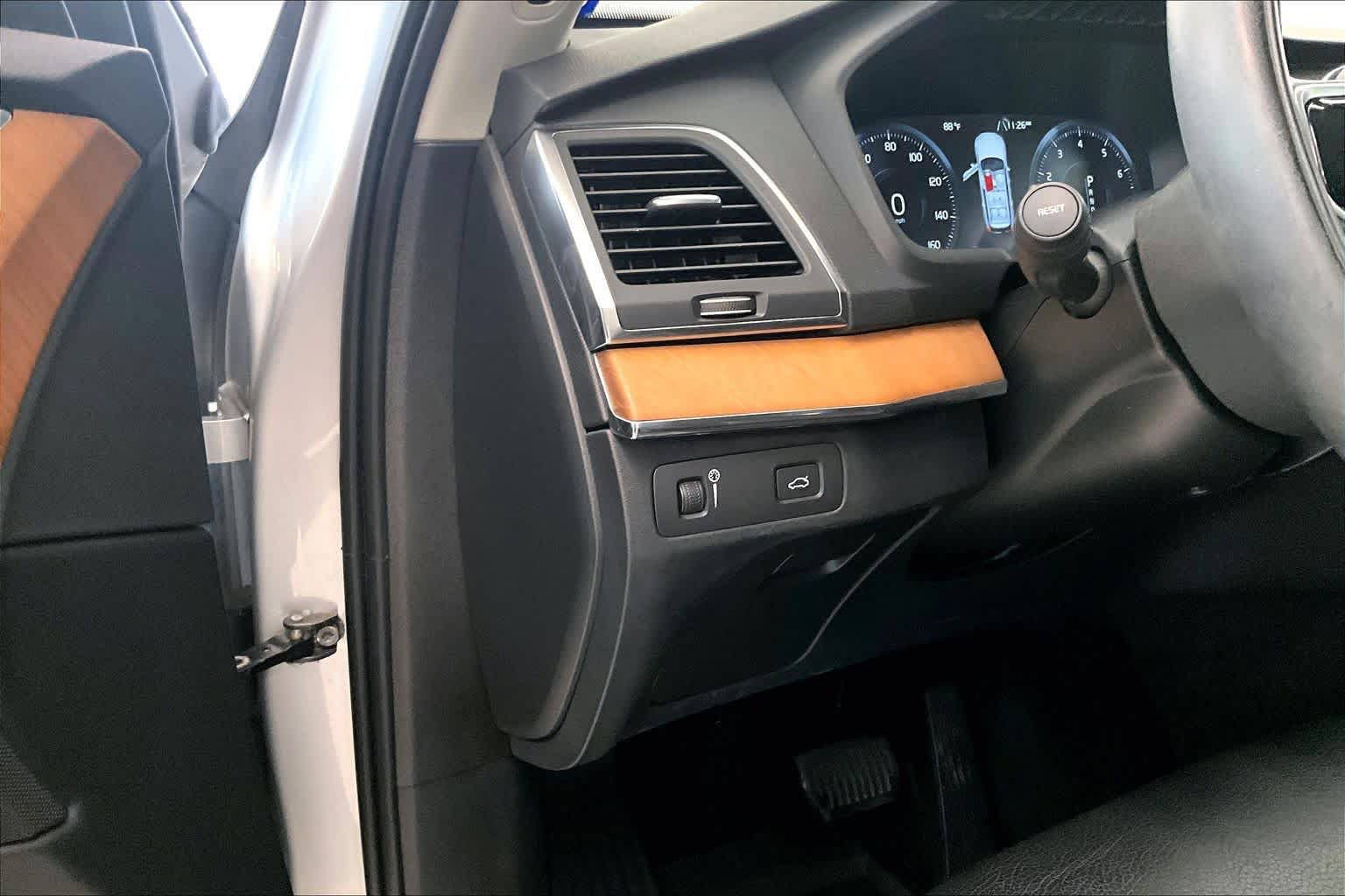 Used 2022 Volvo XC90 T5 Momentum w/ Climate Package FWD image 30