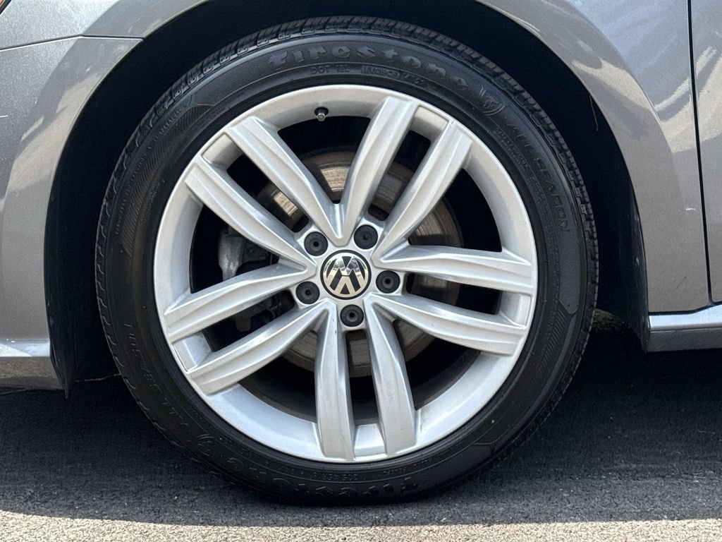 Used 2019 Volkswagen Passat 2.0T Wolfsburg w/ Wheels & Sunroof Package FWD image 19