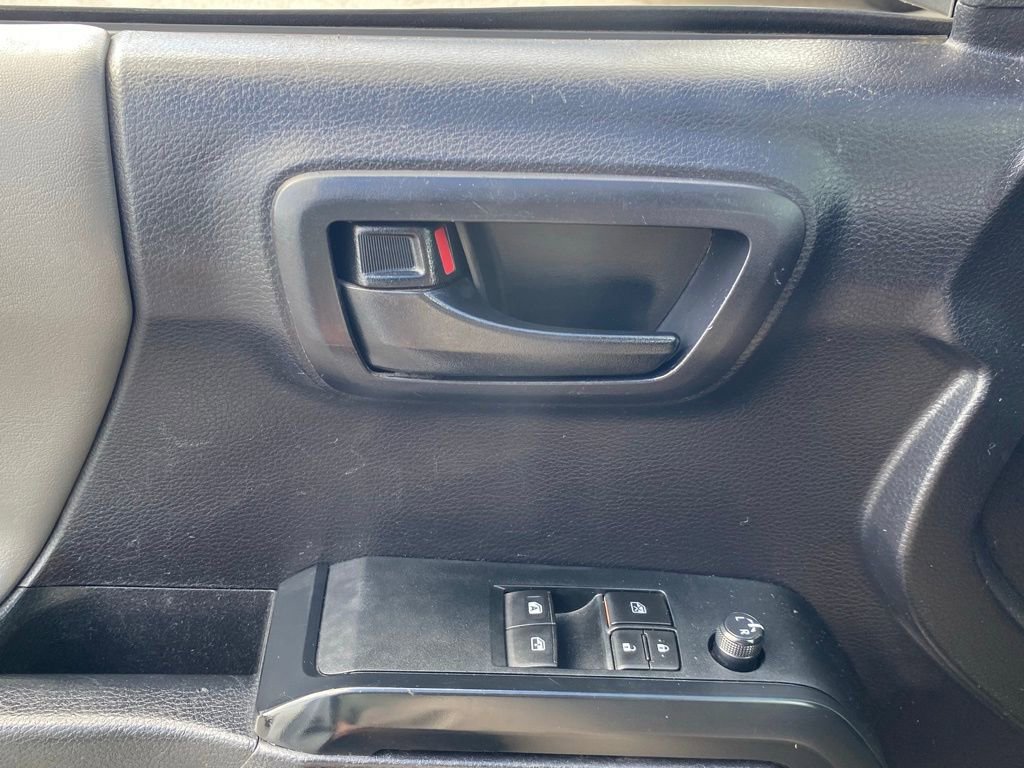 Used 2020 Toyota Tacoma SR image 20