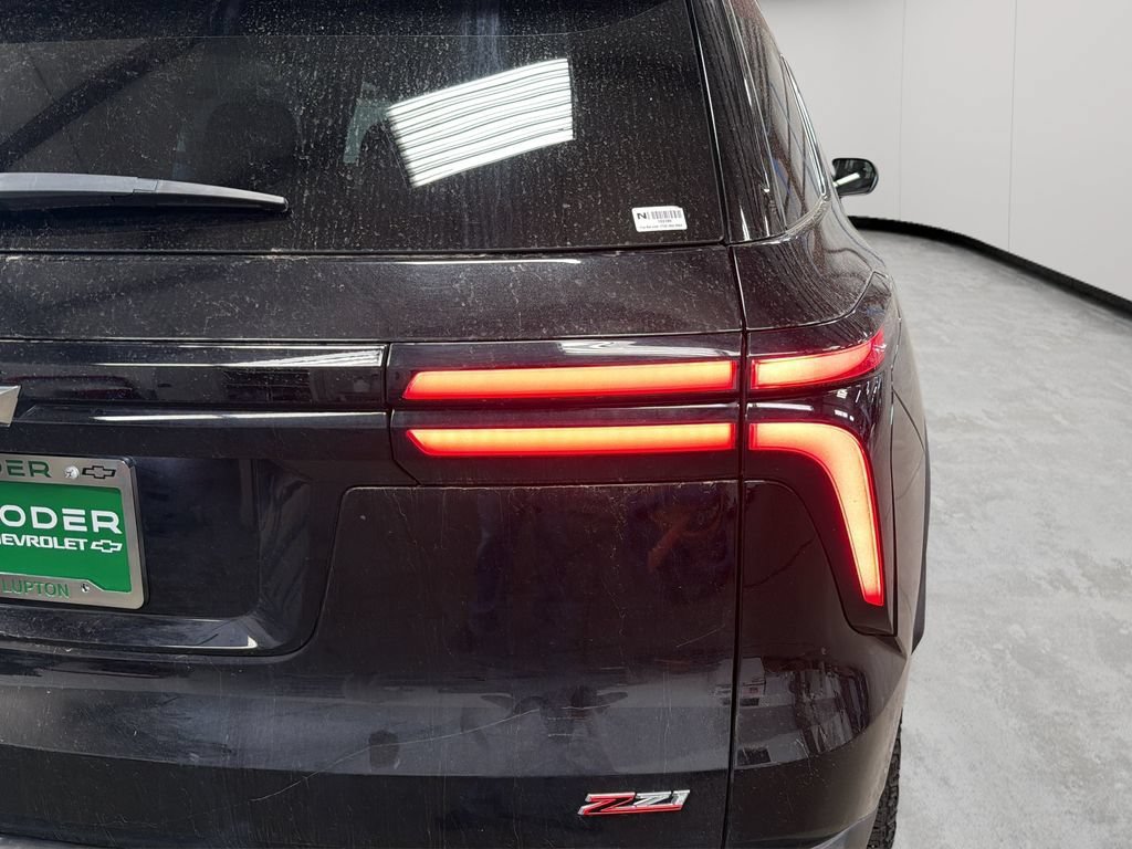 Used 2025 Chevrolet Traverse Z71 AWD/4WD image 46