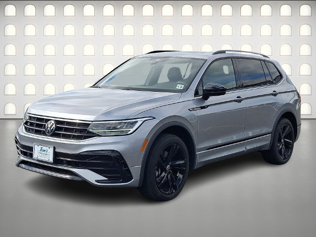 Used 2024 Volkswagen Tiguan SE R-Line AWD/4WD image 3