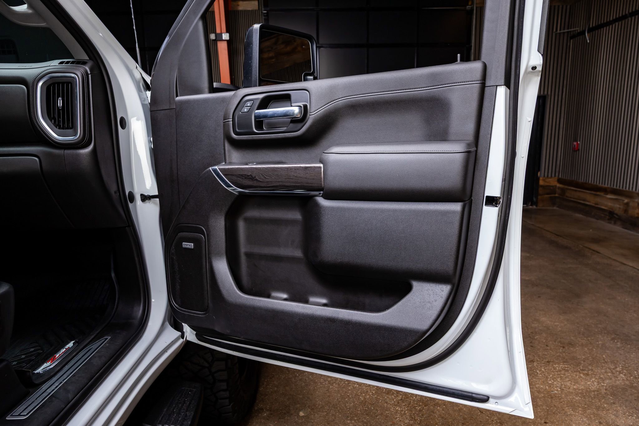 Used 2022 Chevrolet Silverado 2500 LTZ w/ LTZ Plus Package image 38