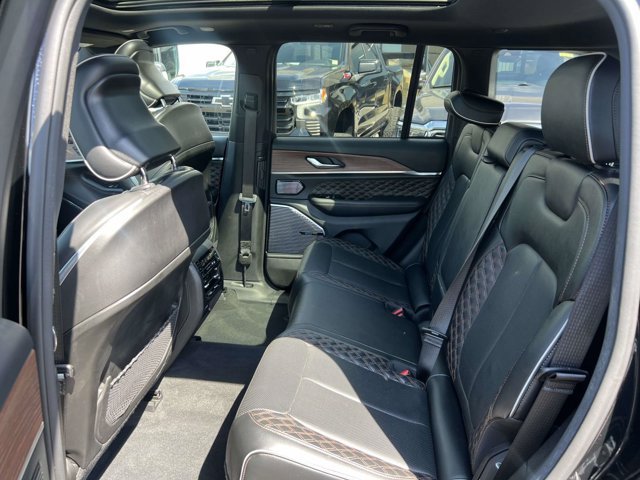 Certified 2022 Jeep Grand Cherokee Summit AWD/4WD image 9