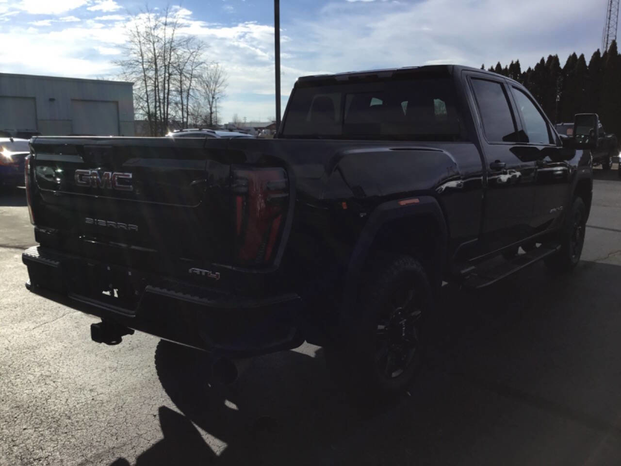 Used 2025 GMC Sierra 2500 AT4 image 10