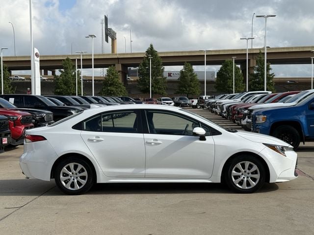 Used 2025 Toyota Corolla LE FWD image 3