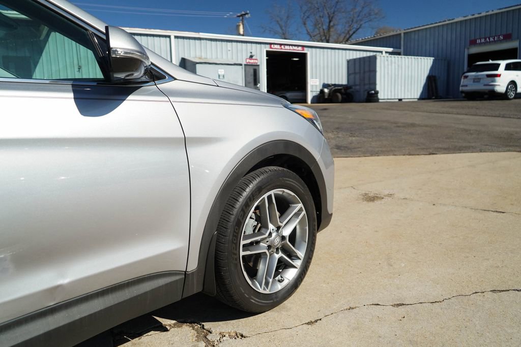 Used 2017 Hyundai Santa Fe SE Ultimate w/ SE Ultimate Tech Package 03 image 12