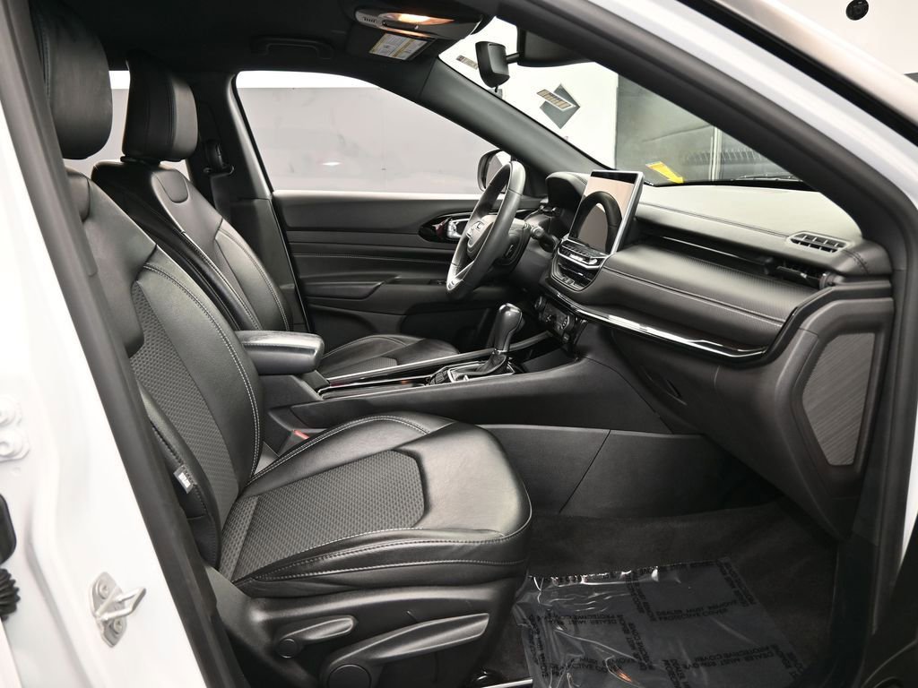 Used 2023 Jeep Compass Altitude image 43