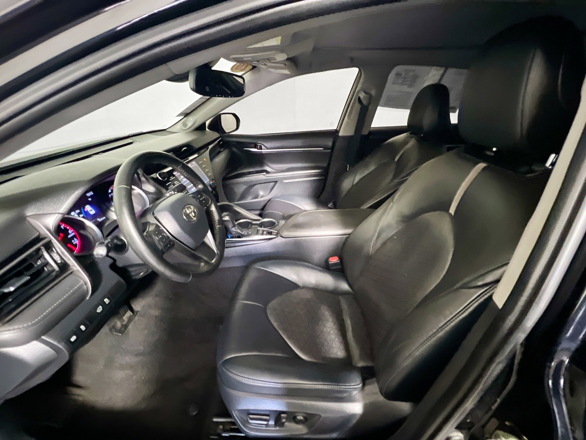 Used 2020 Toyota Camry XSE image 14