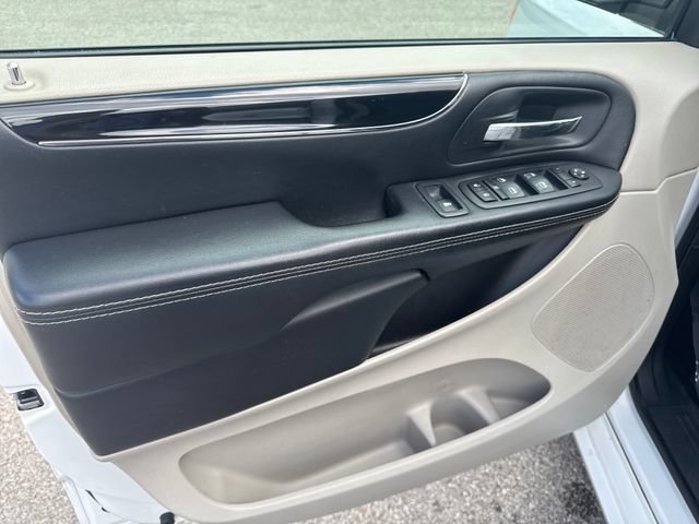 Used 2019 Dodge Grand Caravan SXT FWD image 9