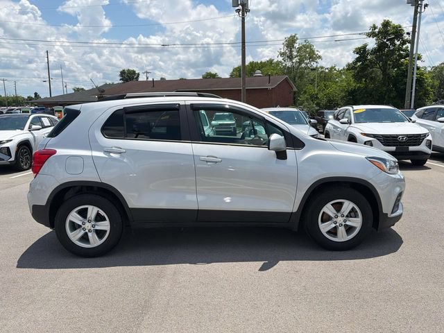 Used 2022 Chevrolet Trax LT w/ LT Convenience Package FWD image 4