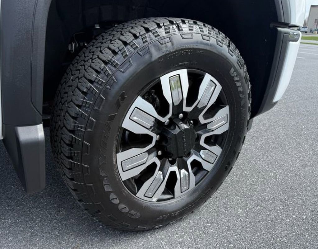 Used 2025 GMC Sierra 3500 Denali w/ Denali Reserve Package image 9