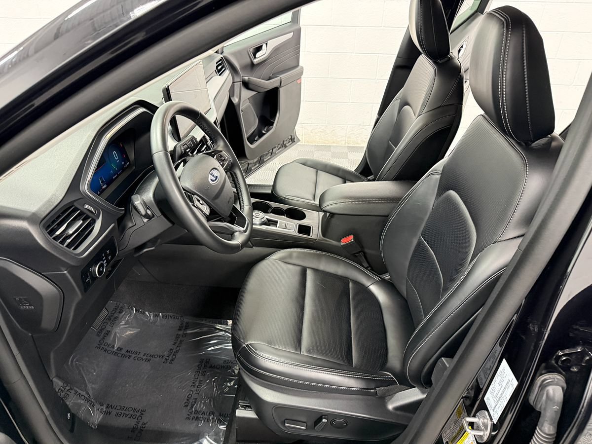 Used 2025 Ford Escape Platinum AWD/4WD image 10