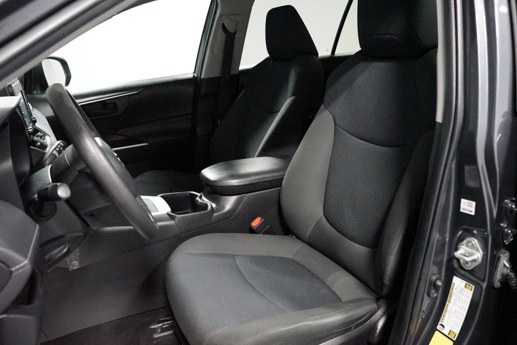 Used 2022 Toyota RAV4 LE FWD image 25