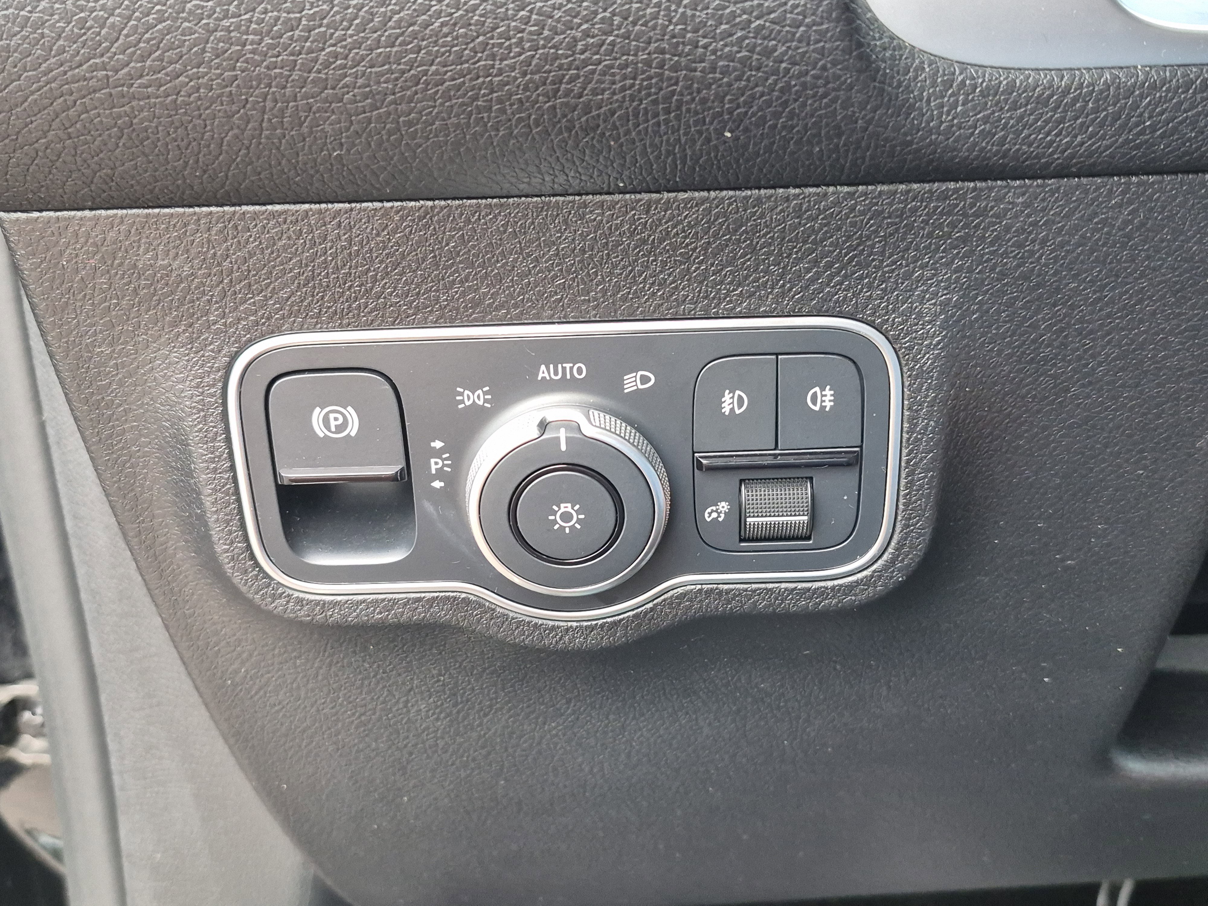 Used 2023 Mercedes-Benz GLB 250 image 30
