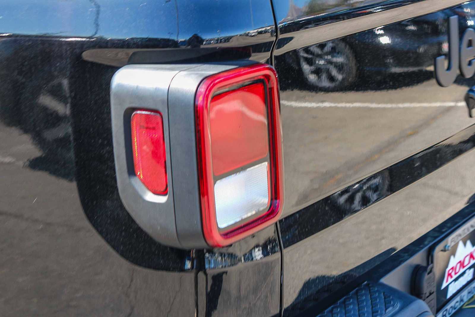 Used 2021 Jeep Gladiator Sport image 7