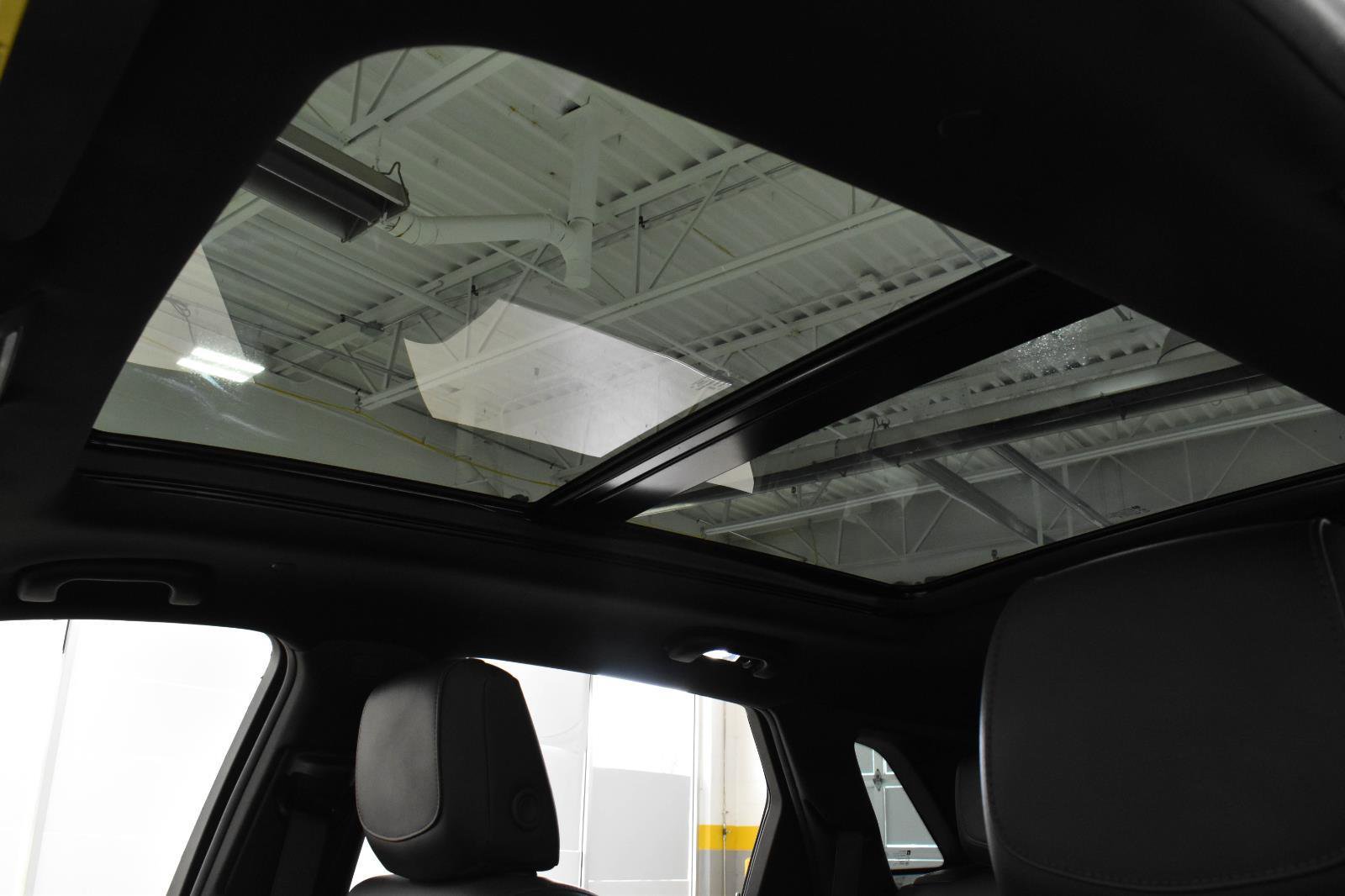 Certified 2022 Cadillac XT5 Premium Luxury w/ LPO, Floor Liner Package image 4