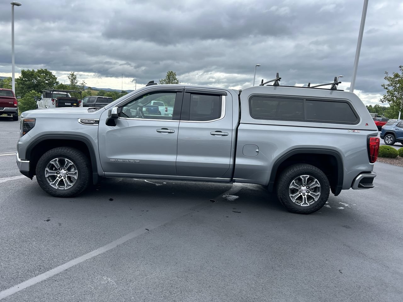 Used 2023 GMC Sierra 1500 SLE AWD/4WD image 4