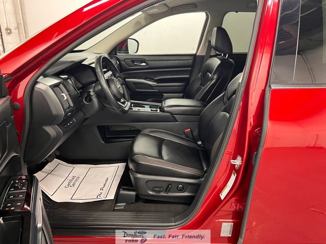 Used 2023 Nissan Pathfinder SL AWD/4WD image 27