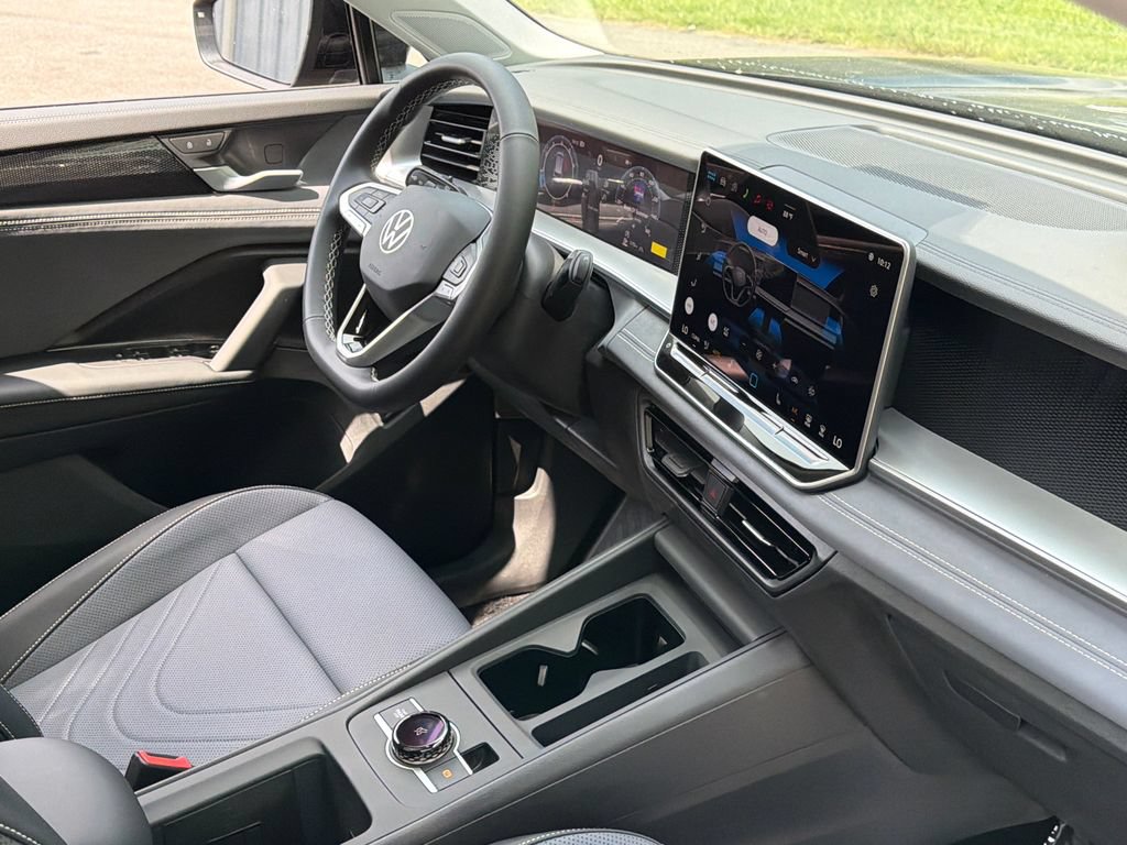 New 2026 Volkswagen Tiguan SE AWD/4WD image 18